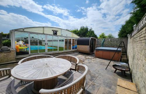 Rent My Spa Home with swimming pool, hottub and sauna - Foto 48