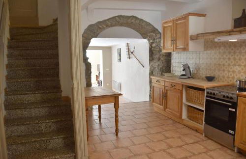 Chez Elia, pour les amoureux des vieilles pierres - Foto 24