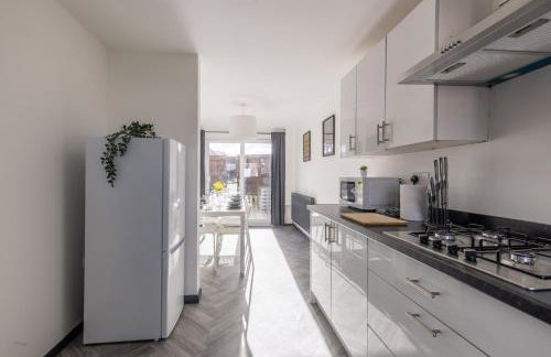 Modern 3 Bed House-Free Parking-by Holiday Homes - Foto 41