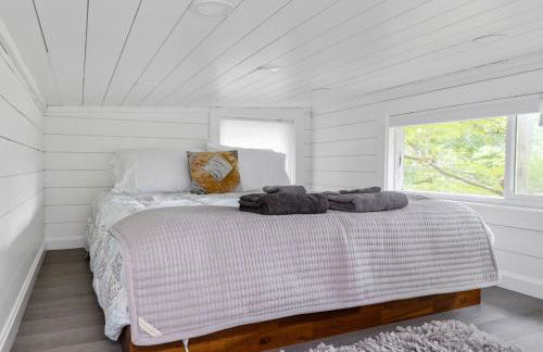 Riverside Tiny House with hot tub near Stowe - Foto 23