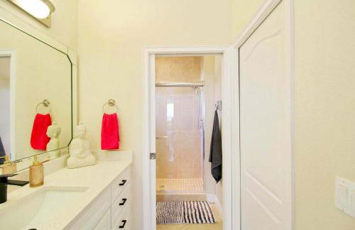 2BR Condo On Venice Island - Minutes To Beaches - Foto 21