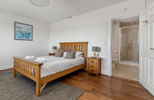 Luxury House, SeaViews, En-Suites & Private Pool - Photo 13