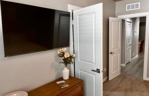 North End blue -Hot Tub - Fire Pit - Downtown -4BR - Photo 42