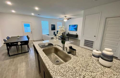 4-BR Cheerful Home Long Term Stay Equipped in Katy - Foto 2