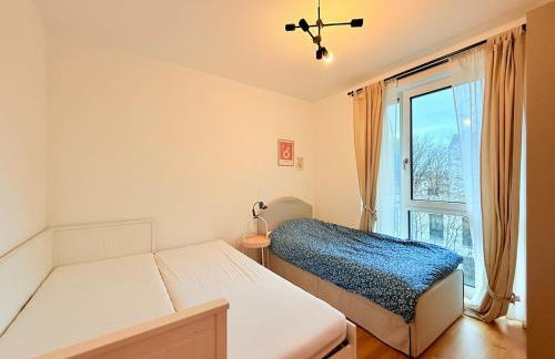 New-three room-Entire Apartment with two Balconies & Garage, Central-Fast Access to City Center - Barmbek -Stadtpark - Foto 6