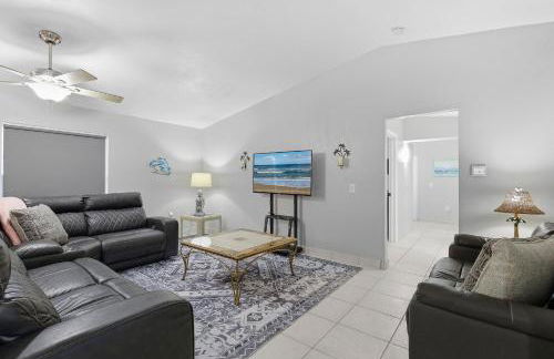 Sun and Fun- Dolphin Diversion - Photo 4