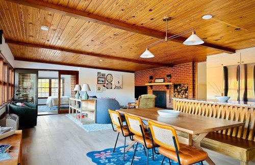 Ozran Cottage - a mid-century Lakefront getaway - Foto 9