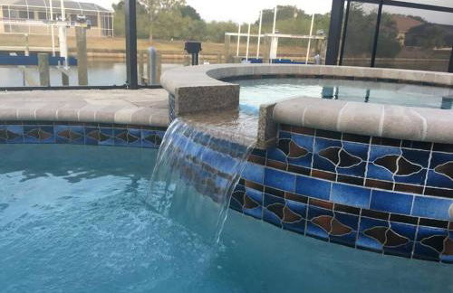 Luxury Waterfront Home With Heated Pool & Hot Tub - Foto 3