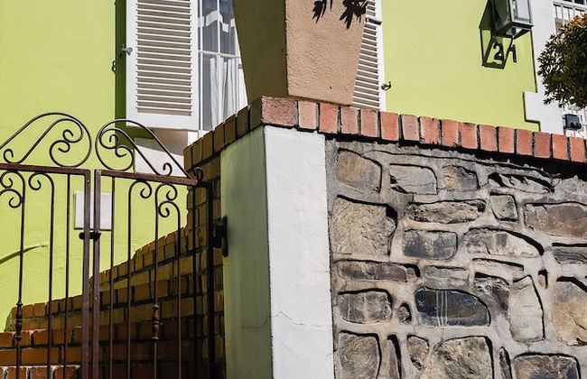 Purple House - Photo 22