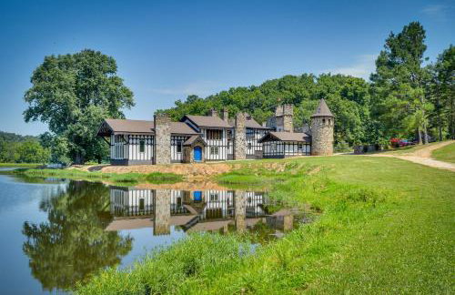 Missouri Castle with Private Lake, Pool and 100 Acres! - Foto 1