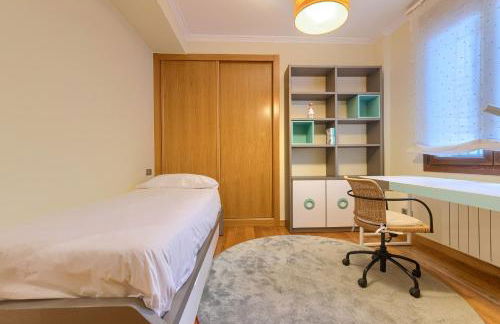 Encanto y Confort en Calle Epalza - Tu Familia en el Corazón de Bilbao - Foto 3