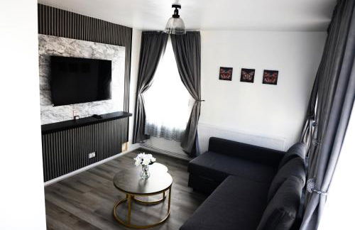 Home for the Holidays - Photo 16