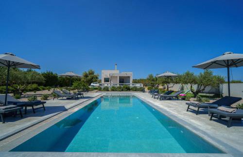 Nostra Terra Villa, 2-acre Secluded Nature Escape with Heated Pool, By ThinkVilla - Photo 8