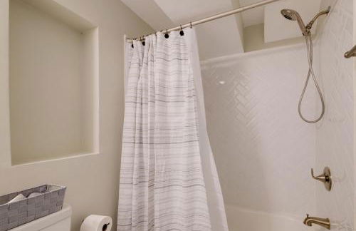 Work and Explore, Cozy Unit 5 Mi to UMD! - Foto 14