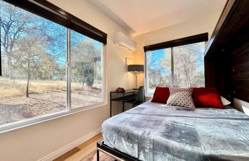 Unique Container, Home 20 Acres, Modern Stay - Photo 9