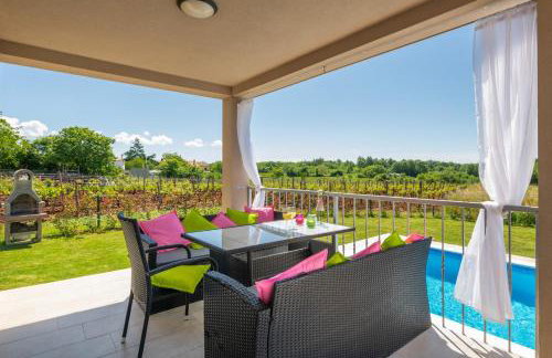 Family holiday house with private pool and playground - Foto 44