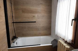 Amplio y Cómodo chalet a 15 minutos del centro con piscina y pistas de tenis - Foto 18