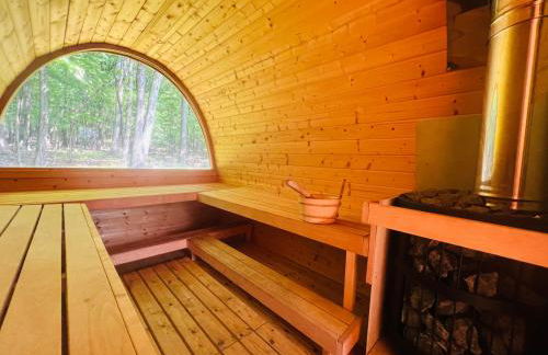 Amazing Poconos House . Sauna/Hot Tub/Private Pool - Foto 8