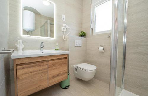 Poolside Hideout Apartments - Photo 110