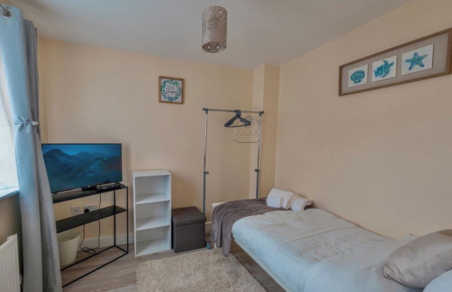 Cosy Home-sleeps 5- Private Garden- Free Parking - Foto 6