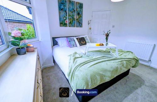 Modern 4-Bed House, Free Parking & WiFi in Swinton - Foto 8