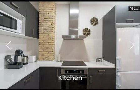 New! Designer apartment in center with fast Wi-fi - Photo 9