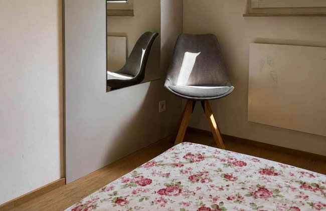 Modern Apartment With Garden and Mountain Views - Photo 7