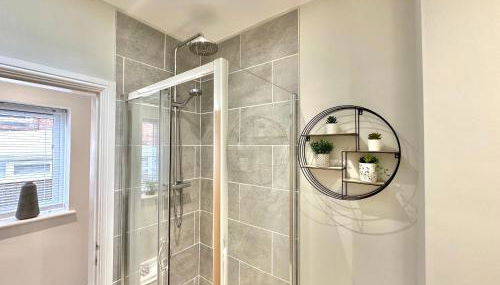 Host Stay The Madison at Prospect Hill Apartments - Foto 5, Shower