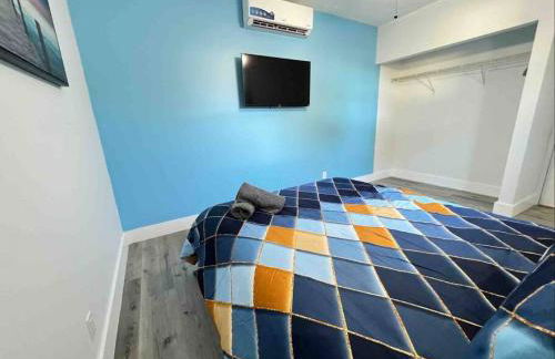 Royal Luxe Pool Home near Ft Laud airport and each - Photo 30