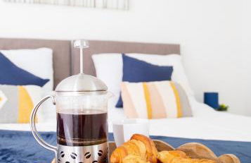 Lavish 4-Bedrooms with Modern Home Features - Guest 8 - Hi-Speed Wi-Fi - Luxury Garden - Private Ample Parking - Foto 37