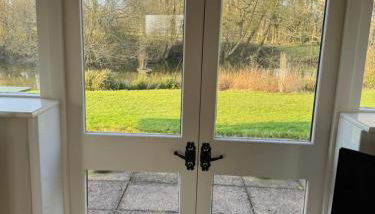 Waters edge - Photo 2