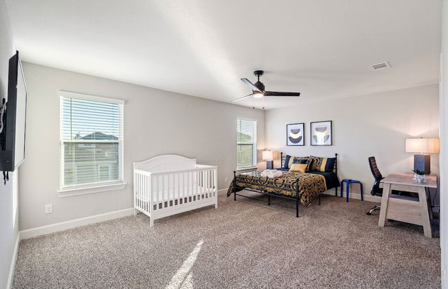 Perfect Home for Families Displaced by Insurance - Foto 24