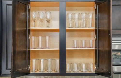 Lumber Barons Detroit Brush Park Penthouse 3BR 2 Kings 1 Queen 2 Baths 1 Car Garage - Photo 20