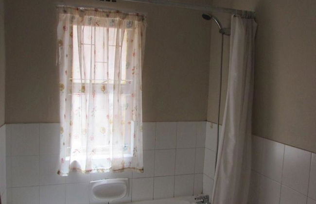 Serengeti Self Catering Units - Photo 16