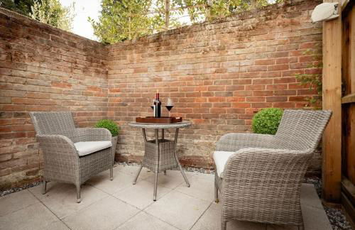 Central Medieval Grid Unique home with Gated parking - Foto 44