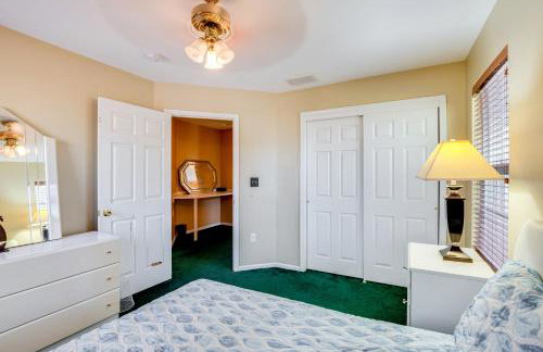 Theater and Game Room at Trenton Area Home - Foto 21