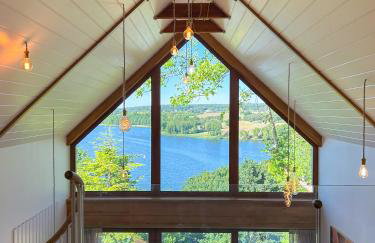 Zloty, a Skromny - ogrodzony domek z jacuzzi i widokiem na jezioro - Foto 1