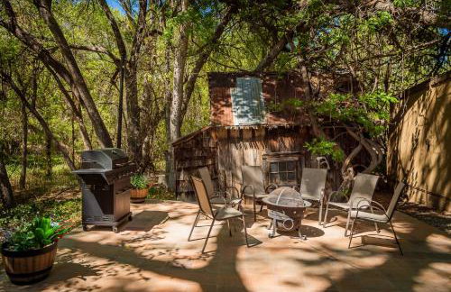 Myrinn-Hobbit Cottage on the Creek Storybook Stay - Foto 35