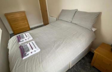 Central 2BR Apartment - Sleeps 4 - Parking & Pets - Coast Serviced Apartments - Enquire for Trade & Long stays - Photo 11