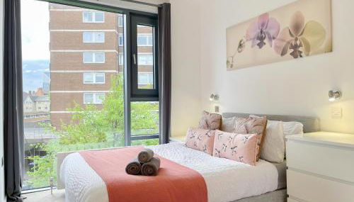 Sleek 3-bedroom flat with Balcony, Lift access, FREE WiFi in Southwark, Borough near The Shard by NourNest Apartments - Foto 3