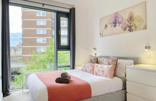 Sleek 3-bedroom flat with Balcony, Lift access, FREE WiFi in Southwark, Borough near The Shard by NourNest Apartments - Foto 3