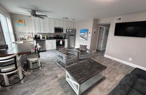 Beach Block Parking Modern Decor Porch - Foto 35