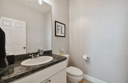 Tampa Private Large House, Game Room & Backyard - Sleeps 12, 4bdr, 3bth, Quiet Community, Near Everything in Tampa & St Pete - Foto 43