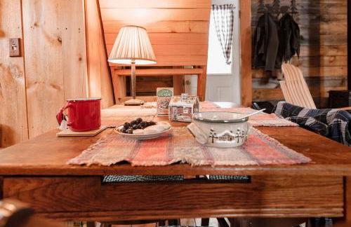 Cozy Log Cabin with an Indoor Fireplace Located on 70 Forested Acres in Leicester, Vermont - Foto 25