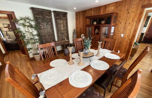 Large, Comfortable & Conveniently located Home - Foto 12