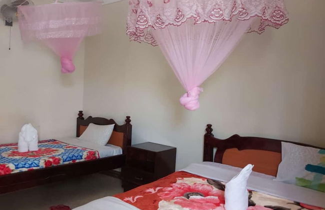 Famko Hotel - Sleeps 24 - Parking - Garden - Foto 6