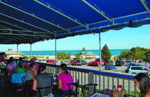 Charming House by the Beach with Patio Grill and FirePit - Foto 59
