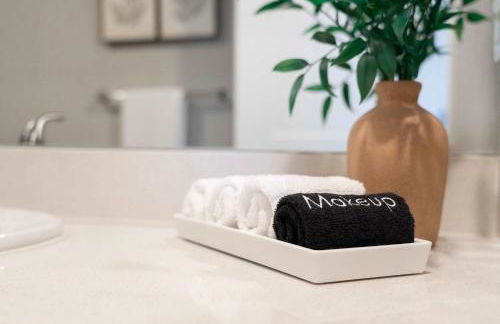 Stunning Water View 2BR · Jacuzzi & Rooftop Lounge - Foto 67