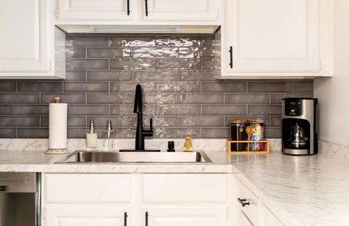 Stylish Downtown Nashville Condo with Patio & Free Parking - Foto 14