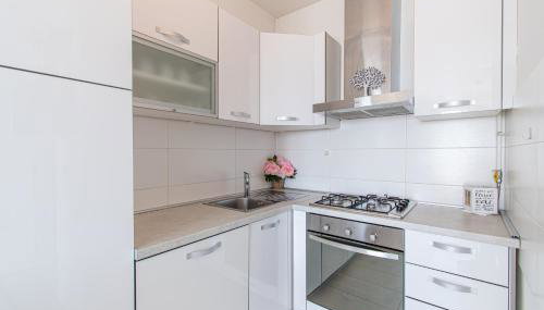 Flexible SelfCheckIns 32 - Zagreb - Garage - Electric vehicle ccharger - Big Loggia - New - Apartments Repinc 32 - Foto 2, stove